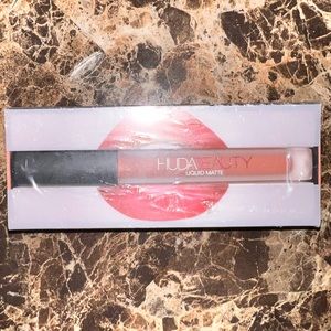 HUDA BEAUTY Liquid Matte